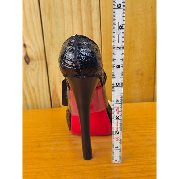 Wild Eye Designs High Heel Wine Bottle Holder and Stopper Set - Picture 8 of 10